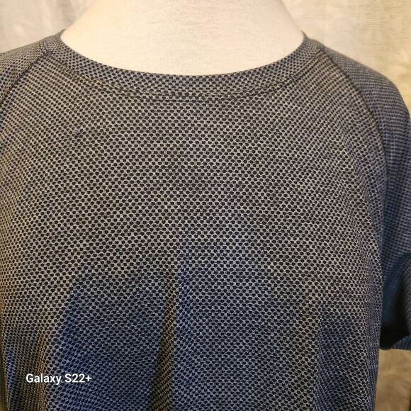 A18  Athletic Works unique style top - Picture 3 of 9